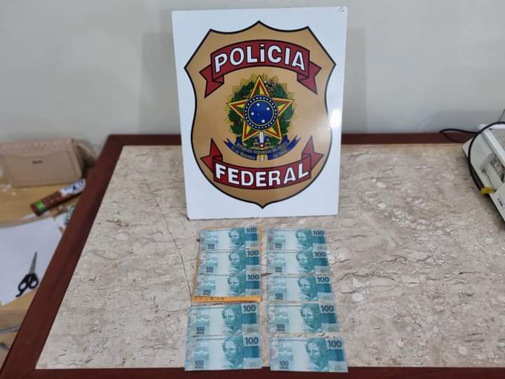 A Polícia Federal – PF prende um indivíduo de 36 anos que encomendou via grupo de WhatsApp, notas contrafeitas (falsificadas) que iria circular na cidade de Nova Mamoré/Ro